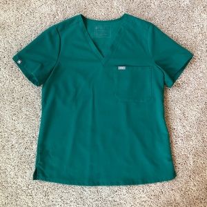 LE Hunter Green Figs Scrubs: L Yola / M Catarina